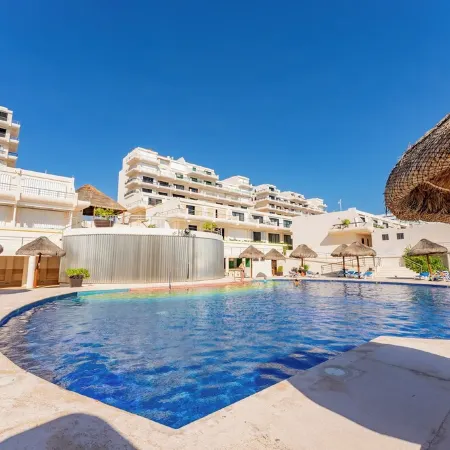Beachfront 4BR Hotel Zone in Cancun.