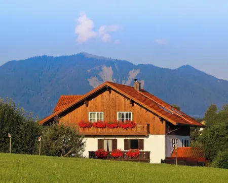 Quiet - lovingly furnished vacation apartment for 2 persons. Hotels in Murnau