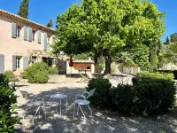 Old farmhouse with majestic view of the vineyards Hotels in Carpentras