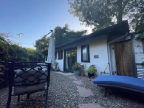 Charming guest cottage in Santa Barbara with access to hiking and the  beach