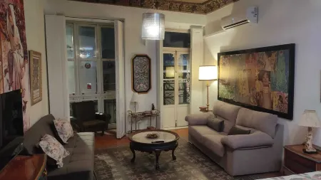 Boutique Carthago Modernista, con Techos Altos y Decorativos Отели рядом с достопримечательностью «Escultura de Carlos III»