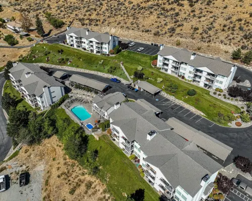 Lovely 2-bedroom condo in Chelan, close to town with mountain views Hotels in Chelan