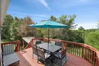 Charming 3-bedroom cabin with Moutain Views, Hottub, WiFi in Shenandoah.