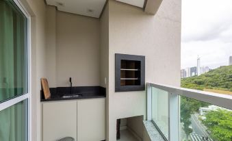 Modern 2BR Apt Close to the Beach Stl0702