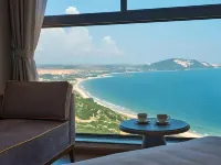 Continental Mandala Cham Bay Hotel & Resort - Bergblick