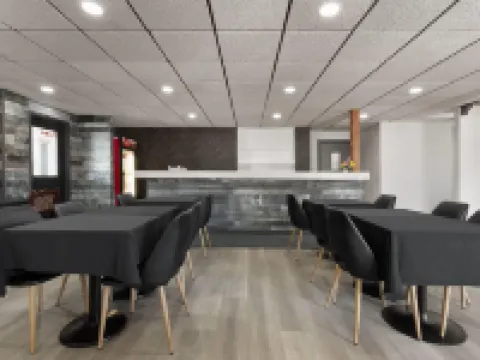 Travelodge by Wyndham Blairmore Hotels in Crowsnest Pass