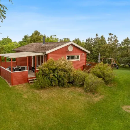 "Yanne" - 400m from the Sea
