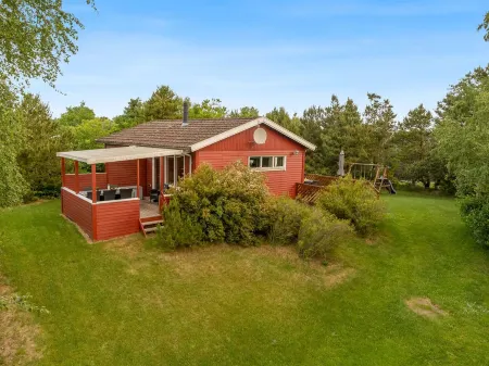 "Yanne" - 400m from the Sea