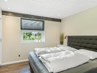 "Skip" - 300m to the Fjord Hotels in Hojslev