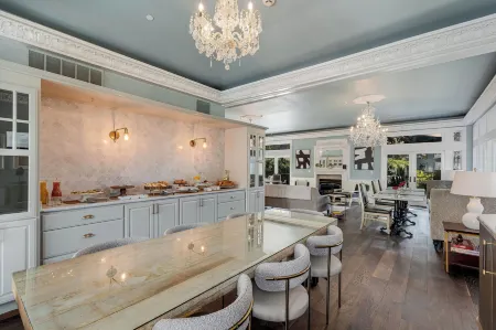 White House Napa Отели рядом с достопримечательностью «Artesa Vineyards & Winery»