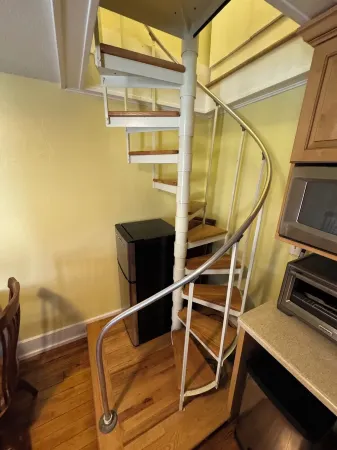 Cozy 1-bedroom condo in wonderful Lakeside Marblehead with WiFi, AC