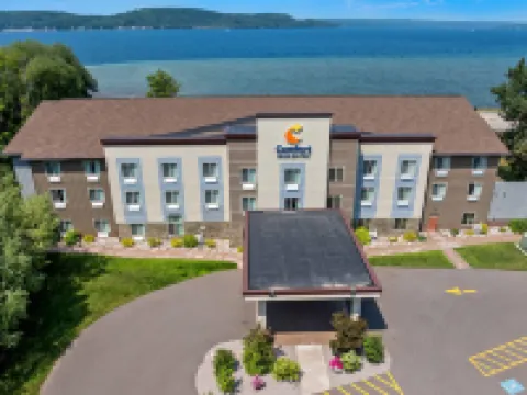 Comfort Inn & Suites Munising-Lakefront Hotels in Munising
