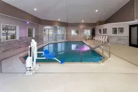Days Inn & Suites by Wyndham Kaukauna WI - parking