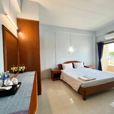 Ritzy House Hotel Hotels near Chumphon Park