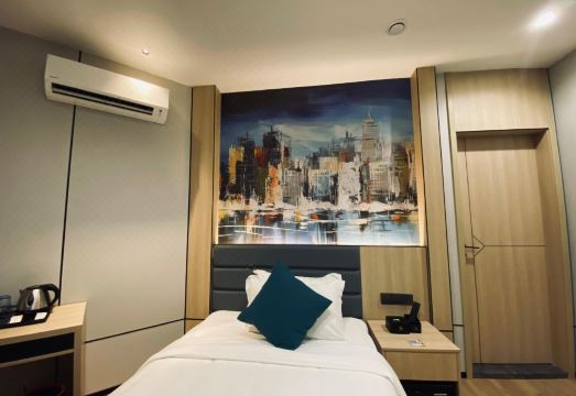 5. 팬스 호텔 팔로..