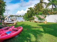 Manatee Pocket! Whole House & Backyard to Yourself Hotels in Port Salerno