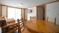 Beautiful lakeside 2 Bedroom cabin on private lake (Cabin#4)