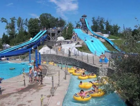 Cabin Close to Town, Snowmobile Access, Parking & Hot Tub