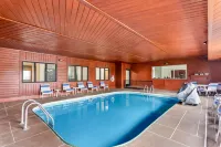 Quality Inn - Pools