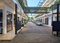 King Stone Resort Hotel Jatisampurna 호텔