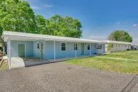 Waterfront Okeechobee Getaway w/ Backyard Dock! - 3 étoiles