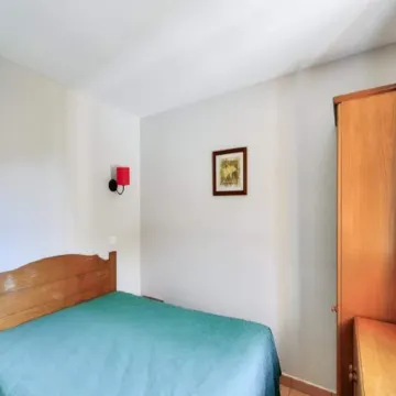 Apartment in Lougratte Near Pool & Lake
