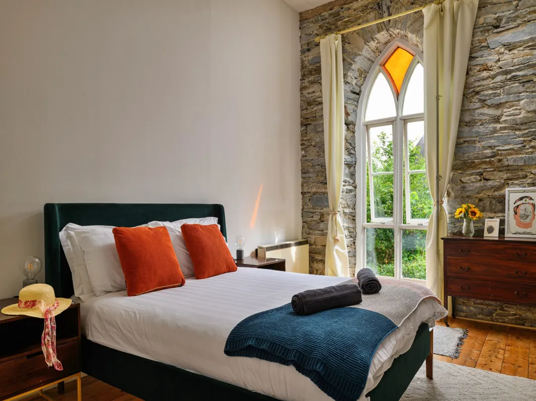 Chapel In Snowdonia With Hot Tub & Games Room - North Wales