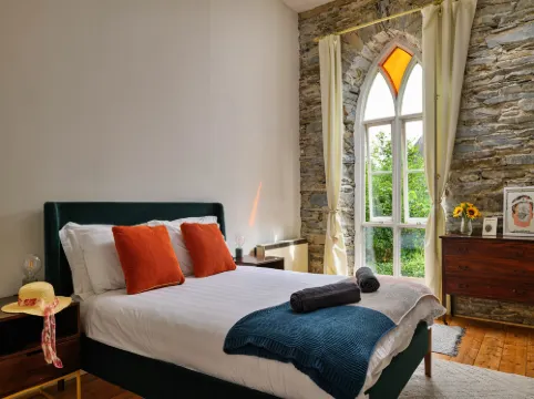 Chapel in Snowdonia with Hot Tub & Games Room