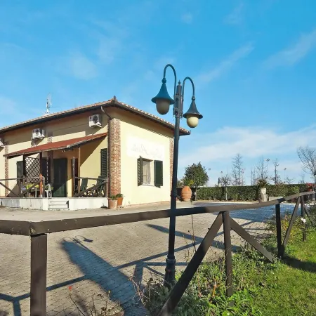 Apartment in Vinci with Pool & Wellness