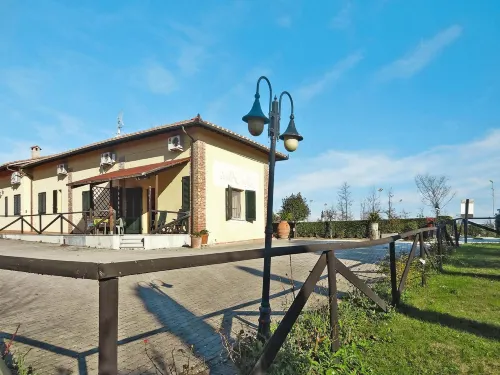 Apartment in Vinci with Pool & Wellness