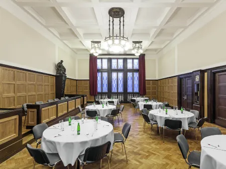 Mercure Ostrava Center Hotel Отели в г. Петровице у Карвини