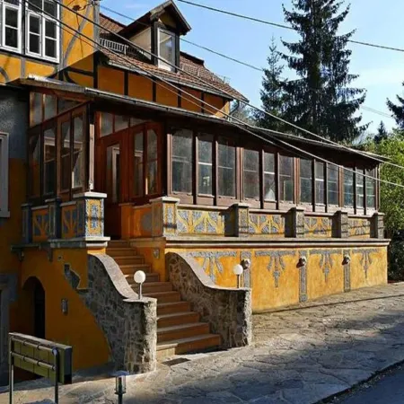 Villa Rotschoenberg im Tal der Freiberger Mulde