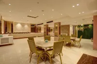Hotel at Residency Kaushambi Couple Friendly - sarapan