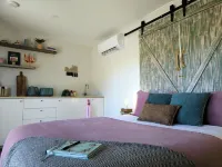 Wake with the Kangaroos: Sunrise Cabin Escape in Mudgee