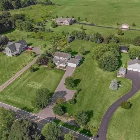 Charming 4-Season Cayuga Lake House near Sheldrake Point!!