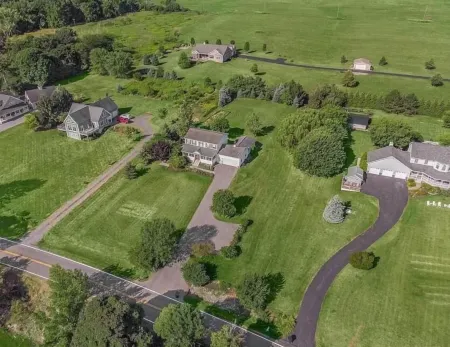 Charming 4-Season Cayuga Lake House near Sheldrake Point!!