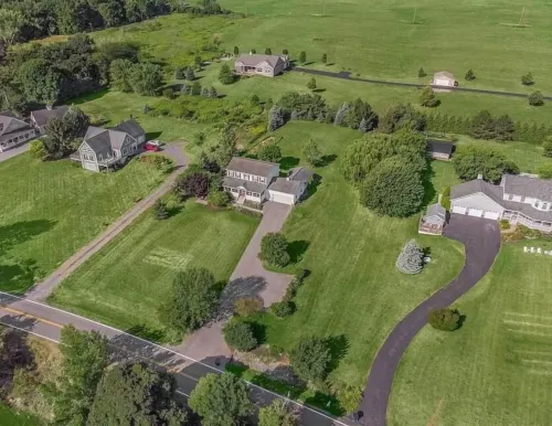 Charming 4-Season Cayuga Lake House near Sheldrake Point!!