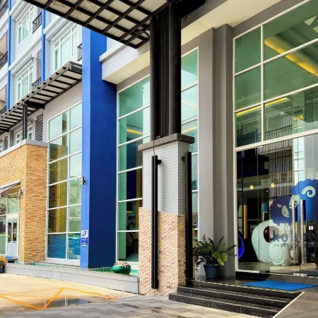 Kokotel Bangkok Dheva Thonglor Отели рядом с достопримечательностью «Ночная жизнь RCA»