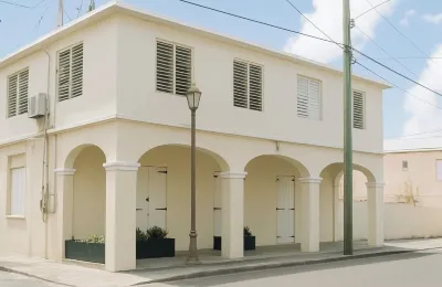 Town Treasure - King Bed - Walkable - AC فنادق في 