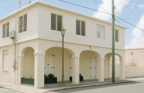 Town Treasure - King Bed - Walkable - AC