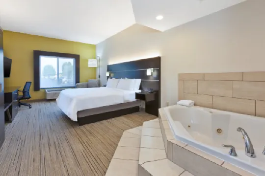 Holiday Inn Express & Suites CLEVELAND-RICHFIELD by IHG