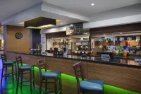 Holiday Inn Express LONDON - HEATHROW T5 by IHG - bar