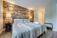 Steps to Eats & Shops! Stylish Gatlinburg Condo - Homestays