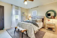 Zanesville Apartment w/ Porch - 3 Mi to Downtown! - Parkering