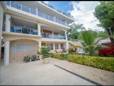 2 Guests 1Bed Studio 3Min to Beach and Main Street  호텔