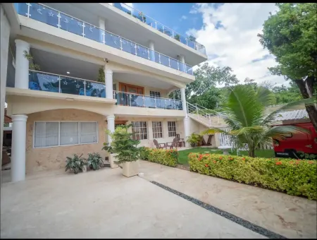 2 Guests 1Bed Studio 3Min to Beach and Main Street Отели в г. Сосуа