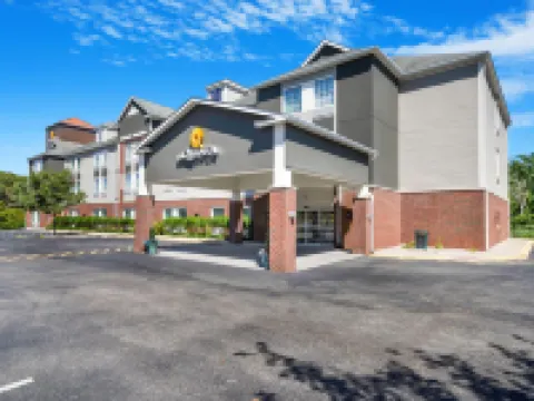 La Quinta Inn & Suites by Wyndham Stonington-Mystic Area Hotels in Stonington