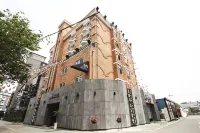 Iksan Inn - parking