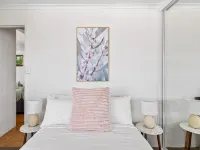 Quaint 2-Bed Beach Abode with Ocean Views - Homestays