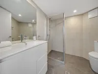 Central 2-bed Apartment with Pool, Gym and Spa